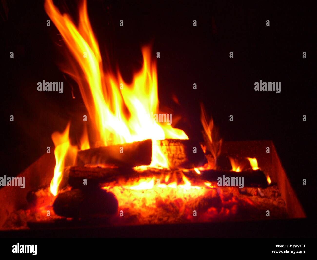 Burning wooden log flame on fire in fireplace Stock Photo Alamy