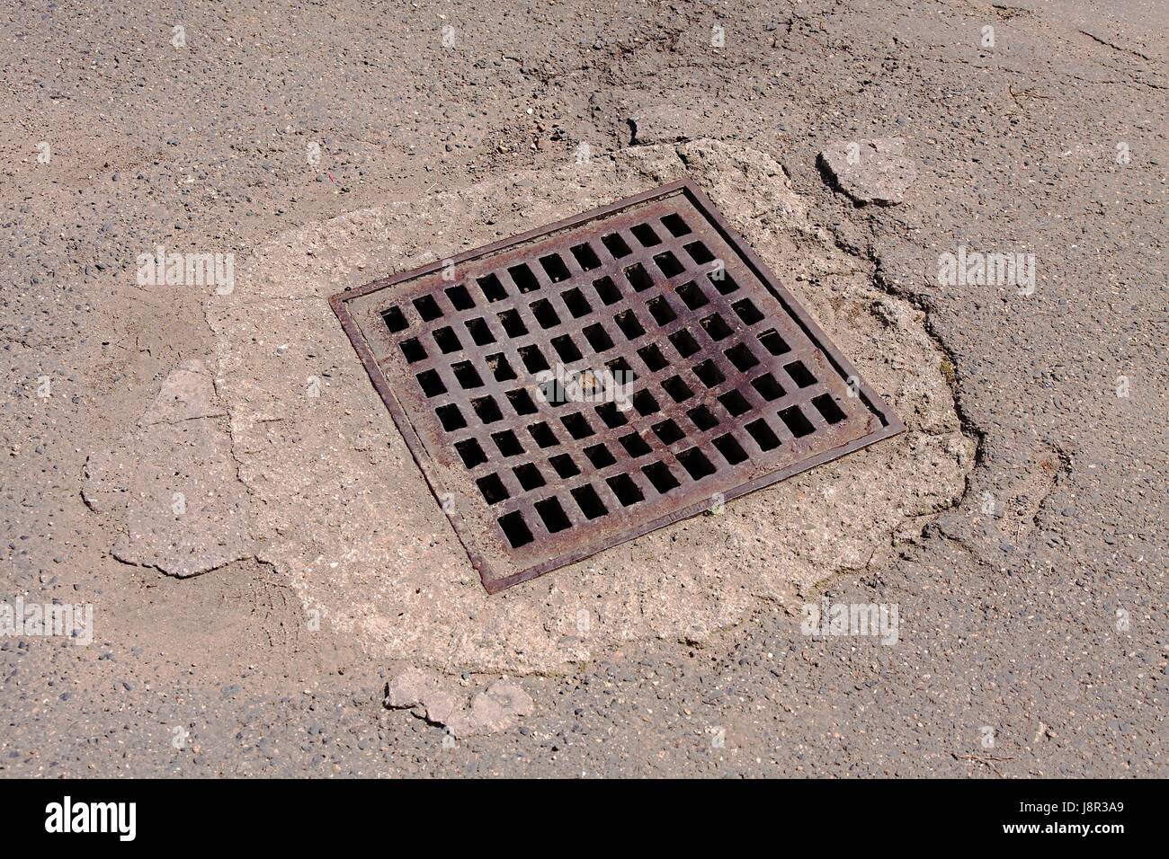 Sewer pit cover Stock Photo - Alamy