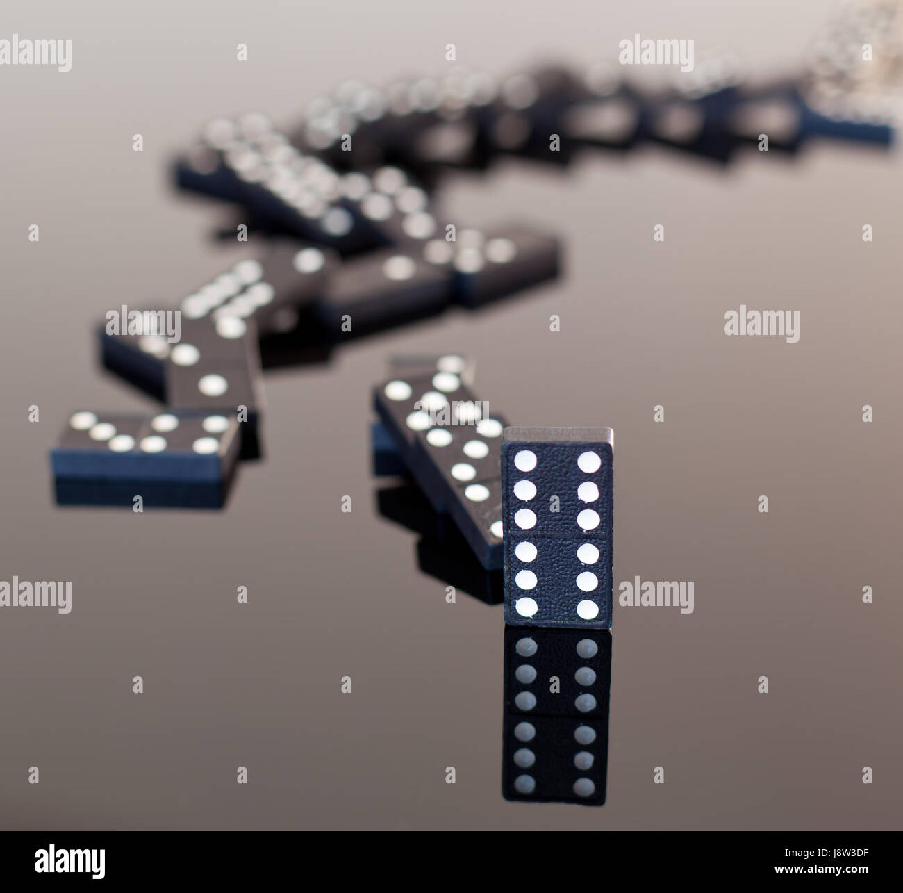Domino reflect reflection row stack fall falling hi-res stock photography  and images - Alamy