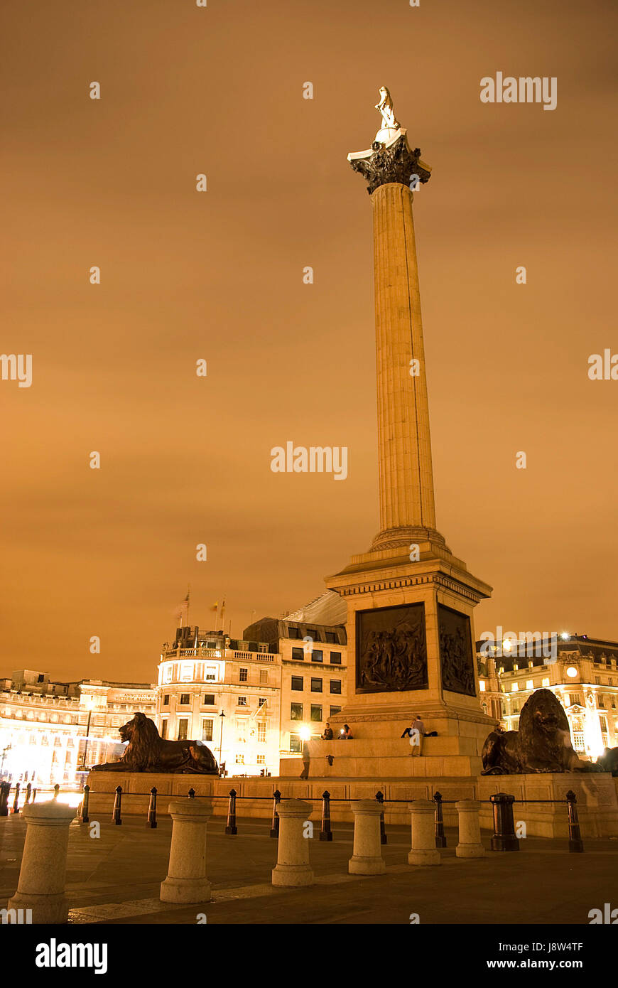 night, nighttime, fountain, square, london, england, gallery, water, blue, Stock Photo