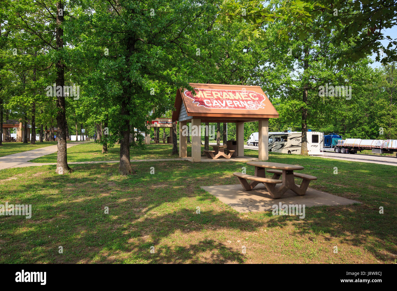 Picnic bench shelter in the shape of a structure you might see along Route 66 in Missouri Stock Photo