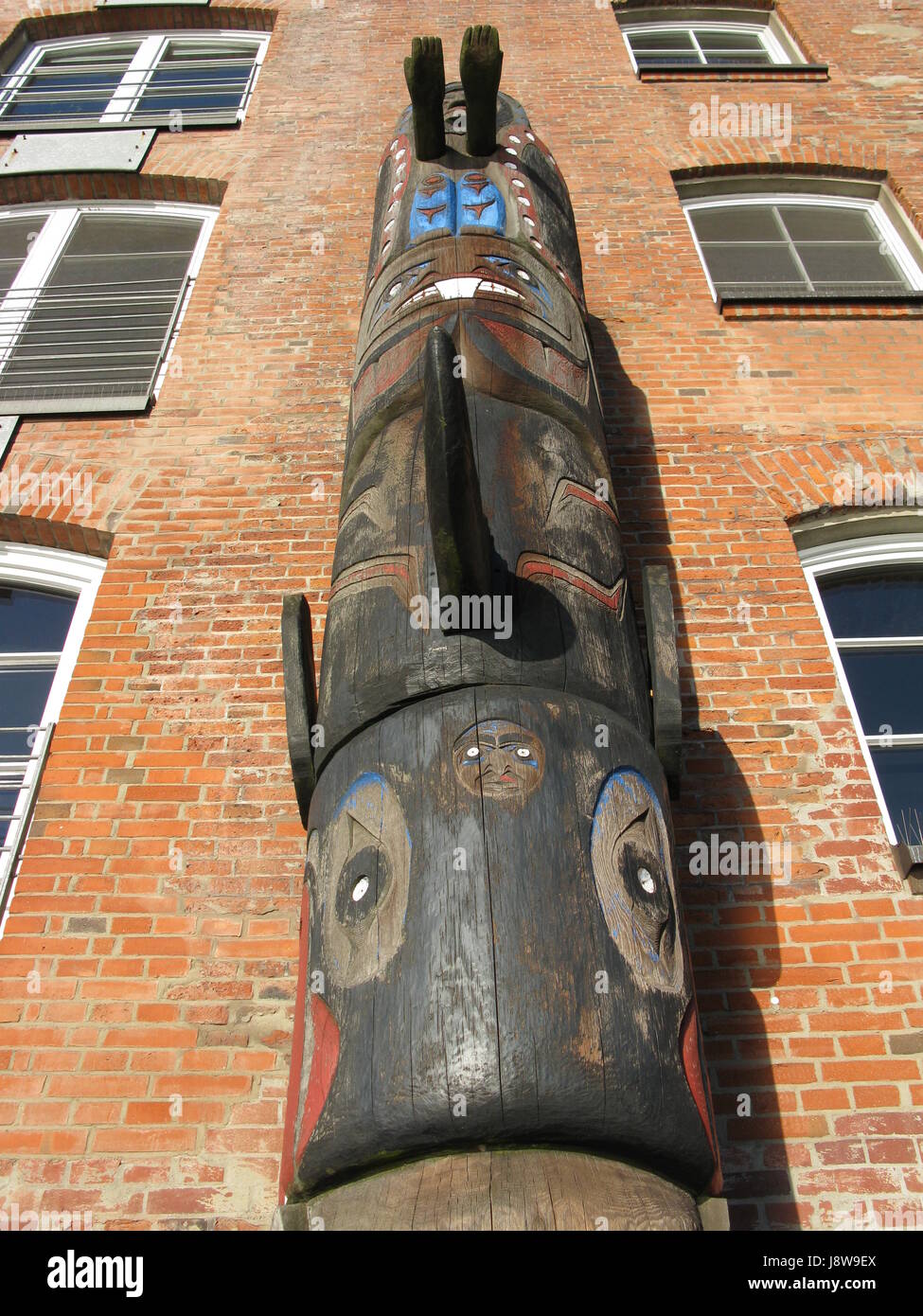 house totem pole Stock Photo - Alamy