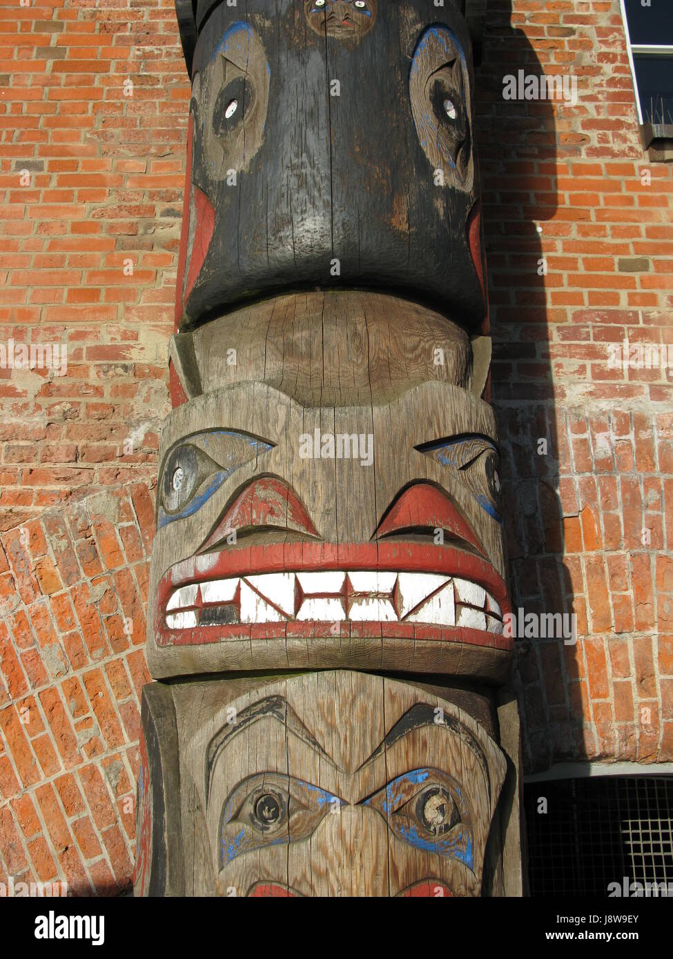 house totem pole Stock Photo - Alamy