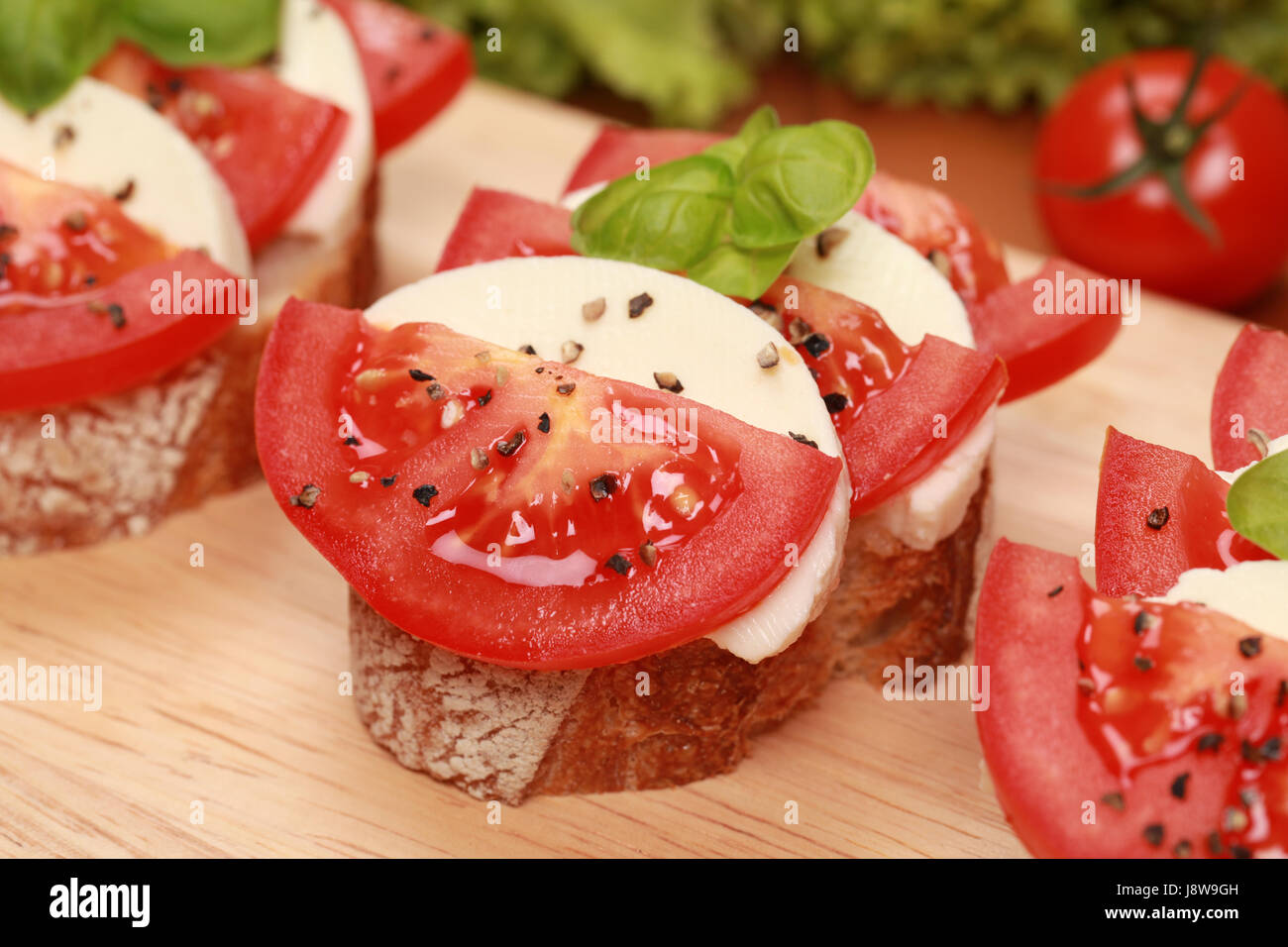 bread, tomatoes, tomatos, cheese, roll, kaiser, breads, mouthful