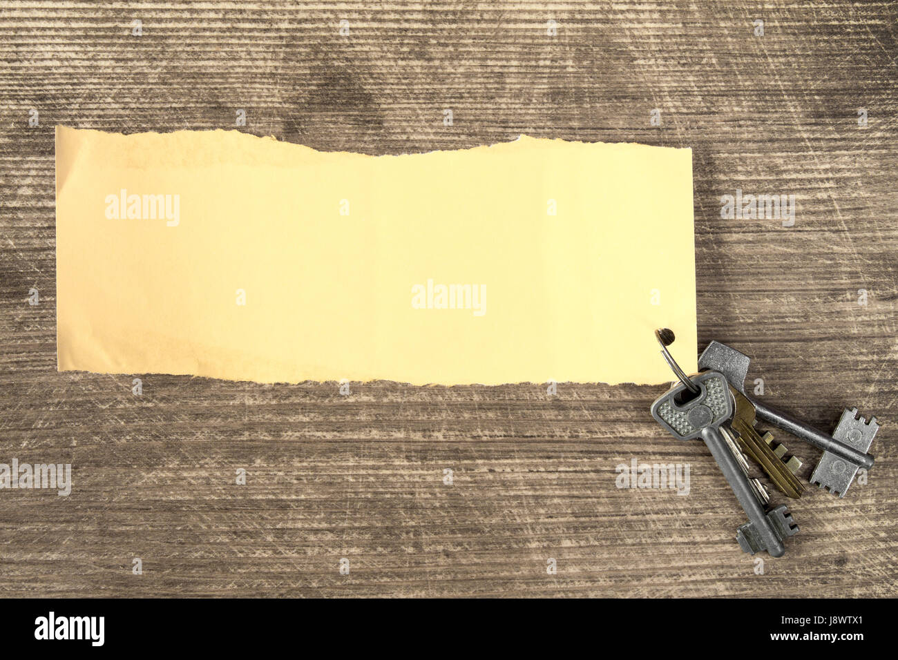 Old keys and blank label for your text message Stock Photo - Alamy