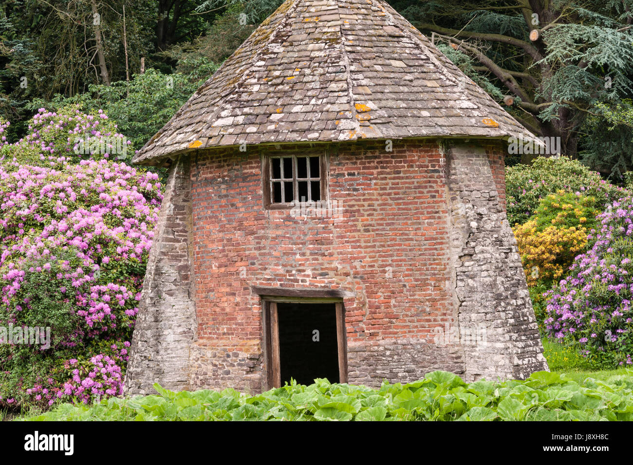 The Guardhouse or Garden House at Llanvihangel Court, Llanvihangel Crucorney, Abergavenny, Wales, UK. A 16c mansion with fine gardens Stock Photo