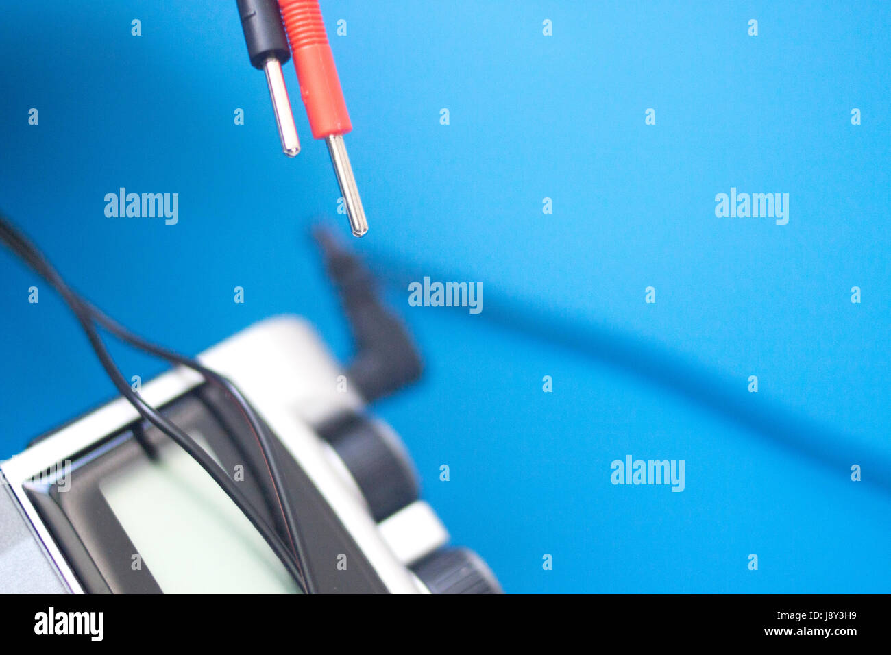 Physical therapy mecical clinic physiotherapy electrical impulse shock treatment for leg injury