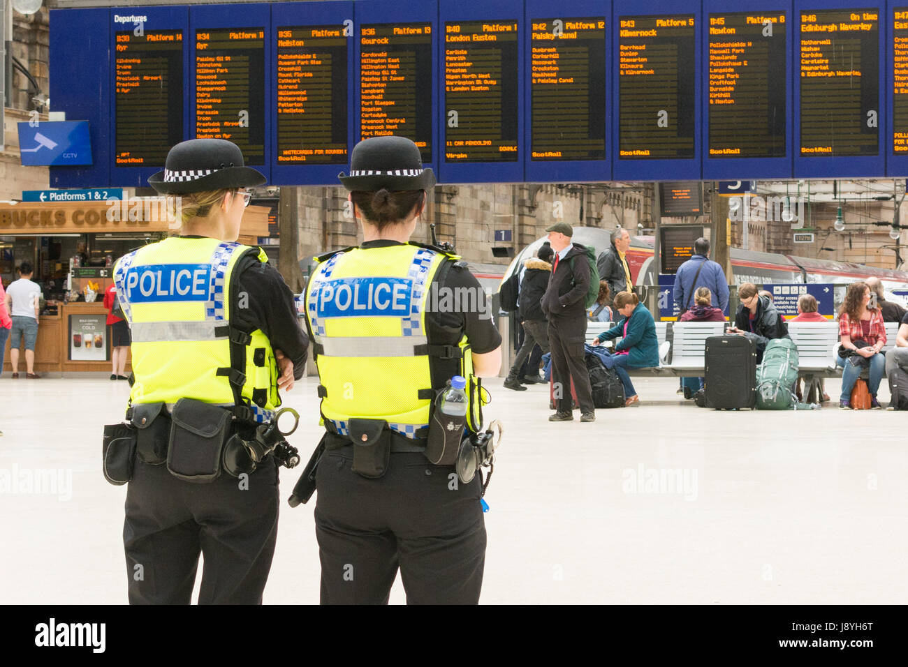 Police officers in Glasgow Central Station, Scotland, UK Stock Photo