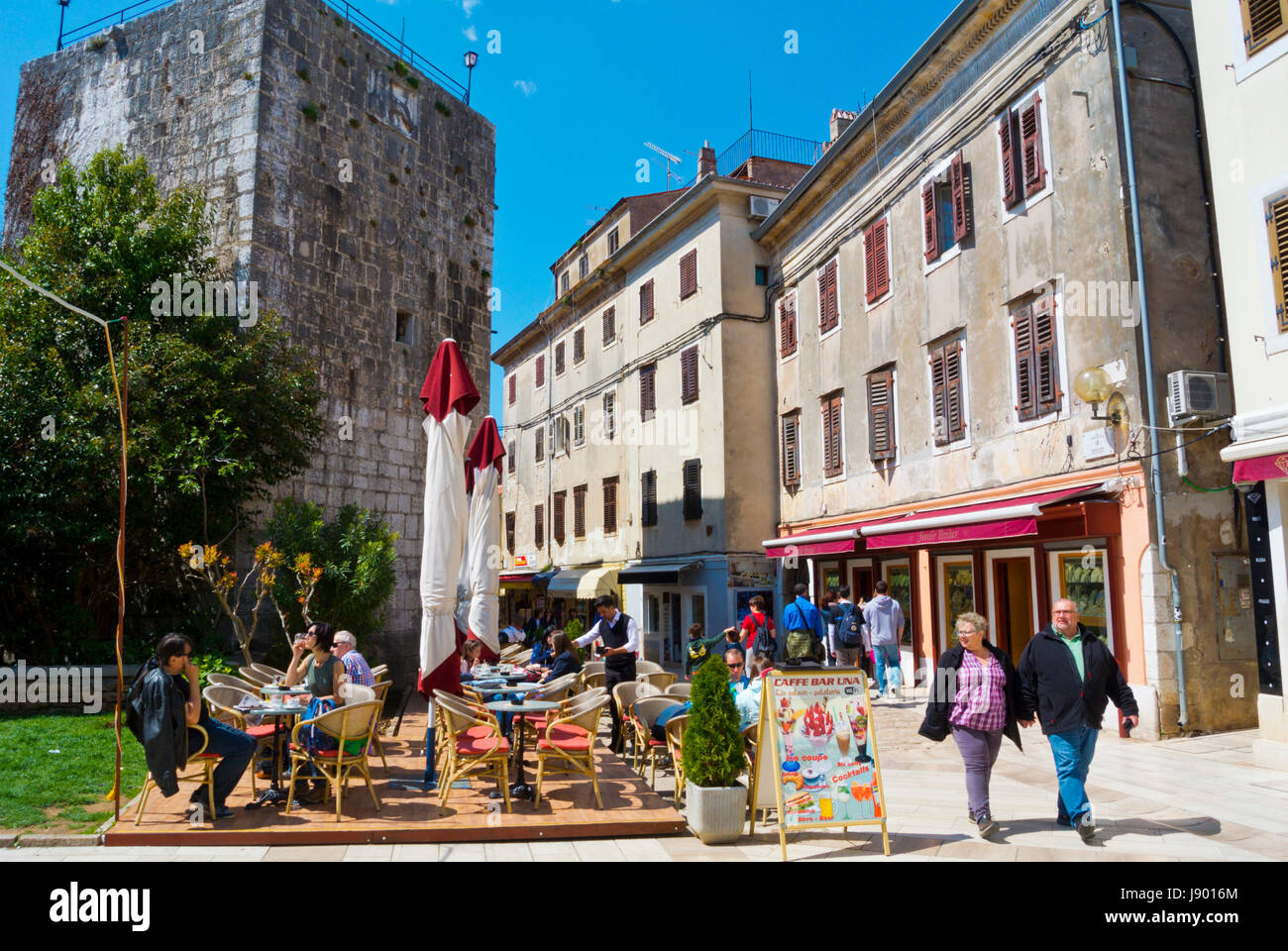 ulica-decumanus-dekumana-main-pedestrian-street-at-trg-slobode-old