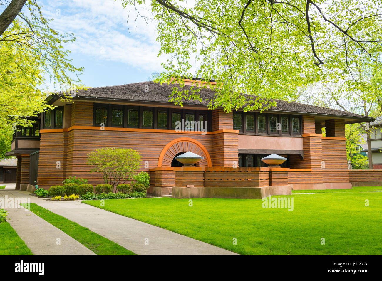 FULL HOUSE フルハウス Plan 62332DJ: Lake House Plan with Two Main Floor Suites and