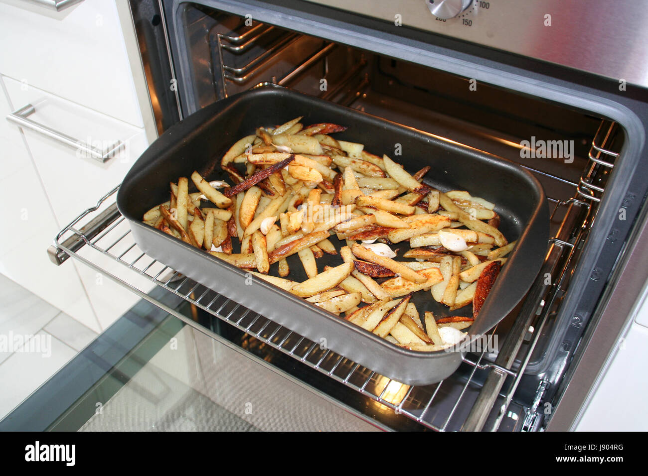 boil, cooks, boiling, cooking, fireplace, stove, bake, baking tin