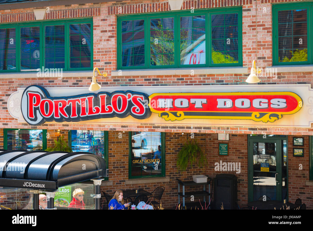 Chicago Illinois Near North Side W West Ontario Street American fast food Portillo's hot dogs burgers chocolate cake milk shakes Italian beef sandwich Stock Photo