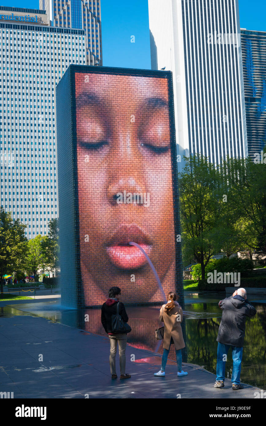 Chicago video fountains hires stock photography and images Alamy