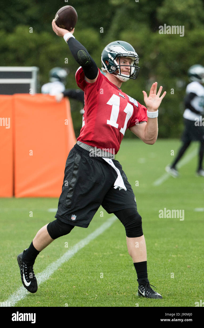 Carson wentz hi-res stock photography and images - Alamy