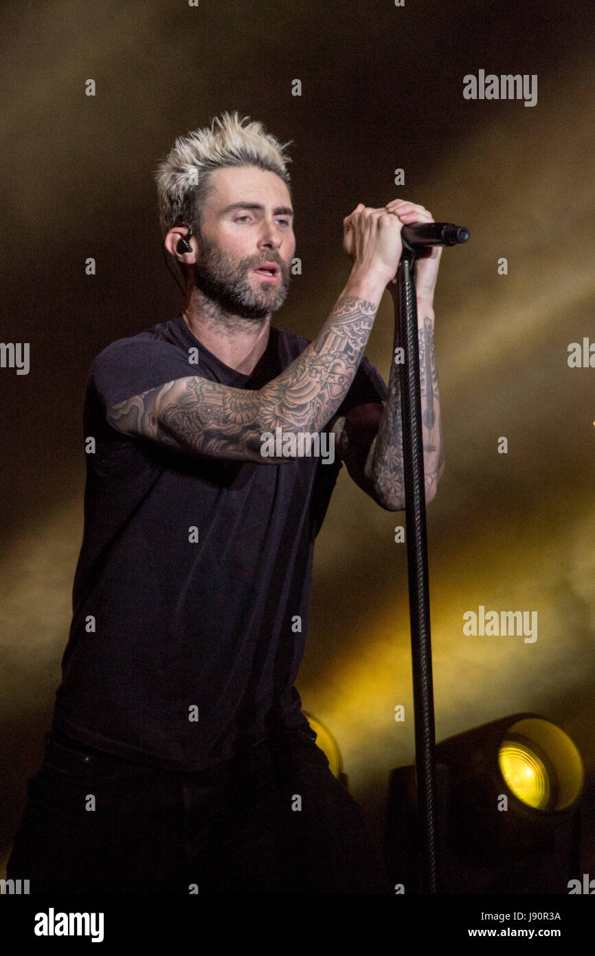 Maroon 5 hi-res stock photography and images - Alamy