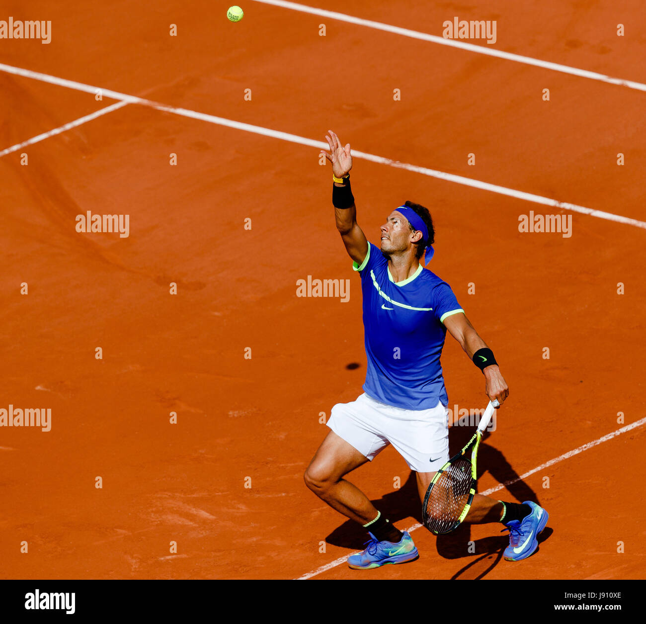 Paris, France, 31 May 2017: Rafael Nadal is in action during his second  round match at the 2017 Tennis French Open in Roland Garros Paris. Credit: Frank Molter/Alamy Live News Stock Photo