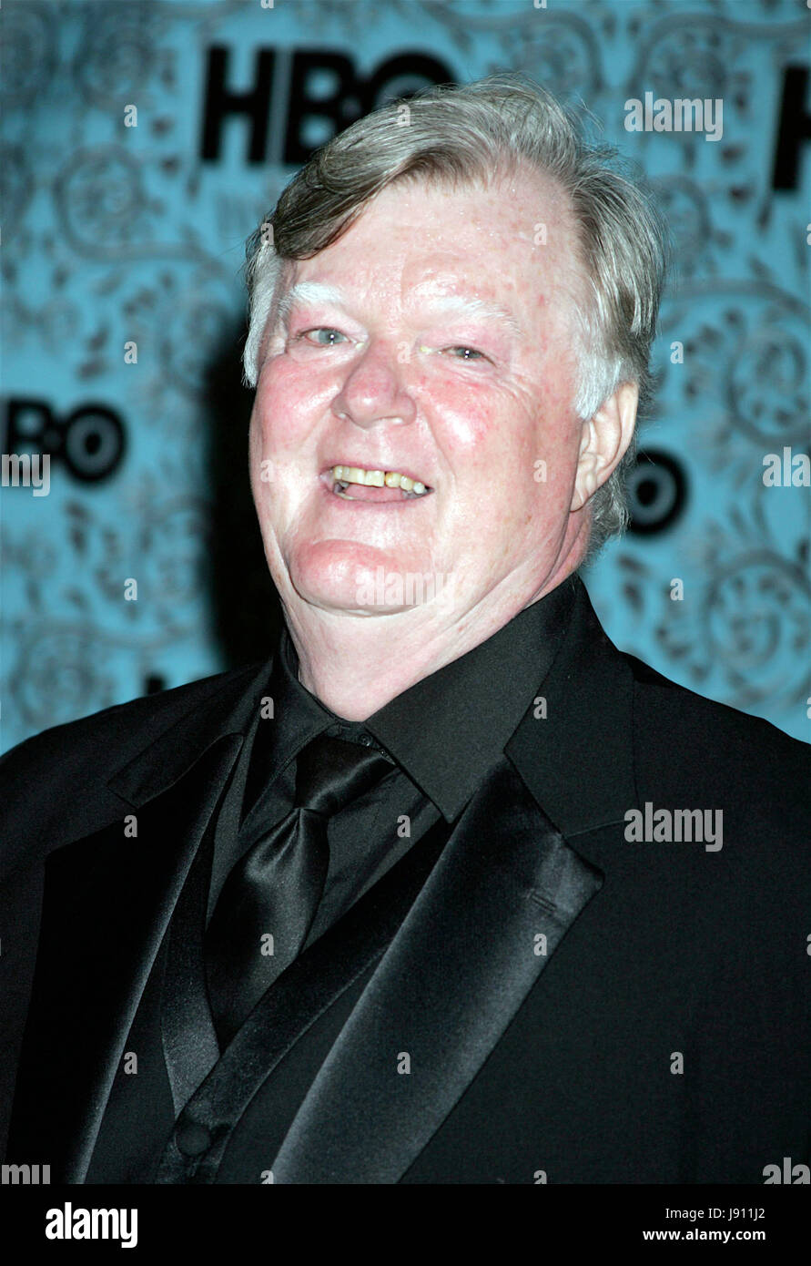 File. 31st May, 2017. Robert Michael Morris (May 6, 1940 to May 30, 2017) was an American actor. He was known for his co-starring role as Mickey Deane in the reality television spoof The Comeback and as Mr. Lunt in the short-lived series Running Wilde. He also wrote over 100 plays. Pictured: Sep 18, 2004; Los Angeles, CA, USA; ROBERT MICHAEL MORRIS at the HBO's Post Emmy Party at The Pacific Design Center, Los Angeles, California. Credit: David Livingston/ZUMAPRESS.com/Alamy Live News Stock Photo