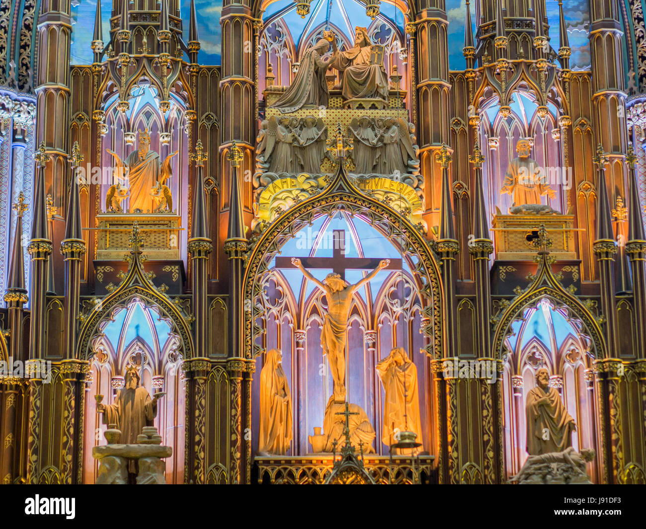 Statue of christ notre dame hires stock photography and images Alamy