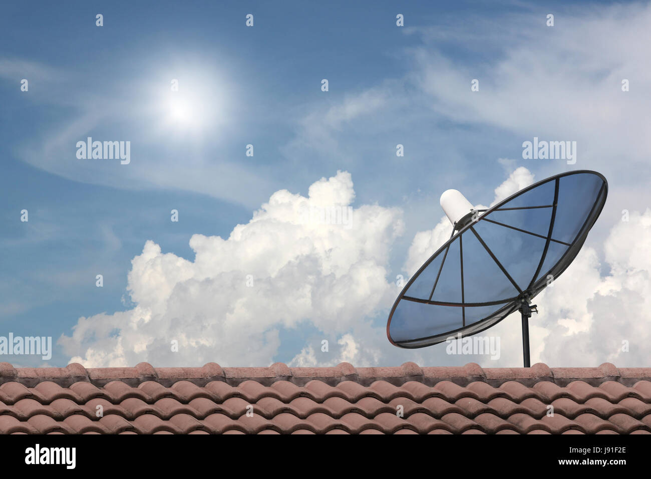 Satellite dish house remote hi-res stock photography and images - Alamy