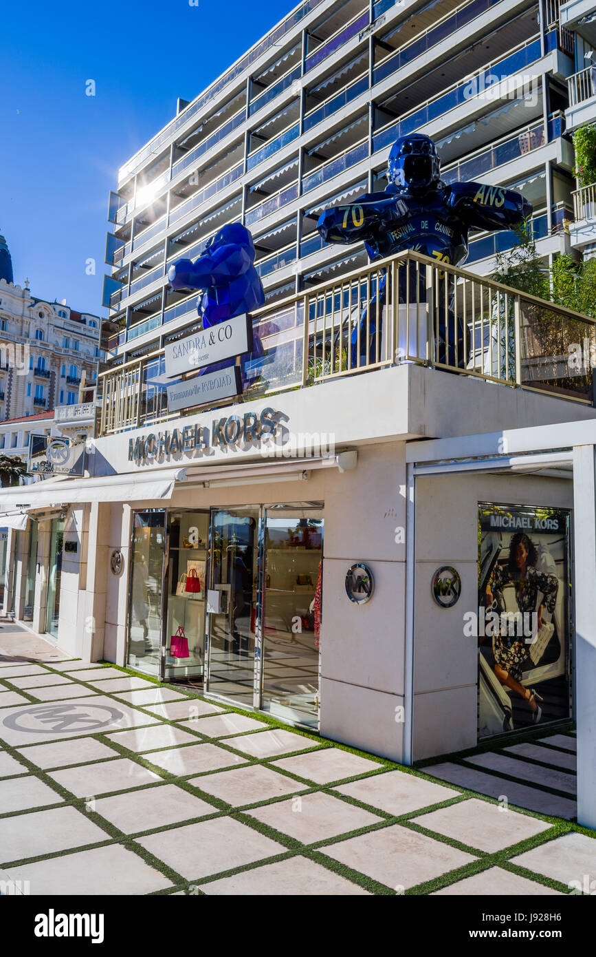 CANNES,FRANCE - MAY.19: michael kors boutique in la coisette with a modern  sculpture celebrating the 70th anniversary in the third day of the 2017 fe  Stock Photo - Alamy