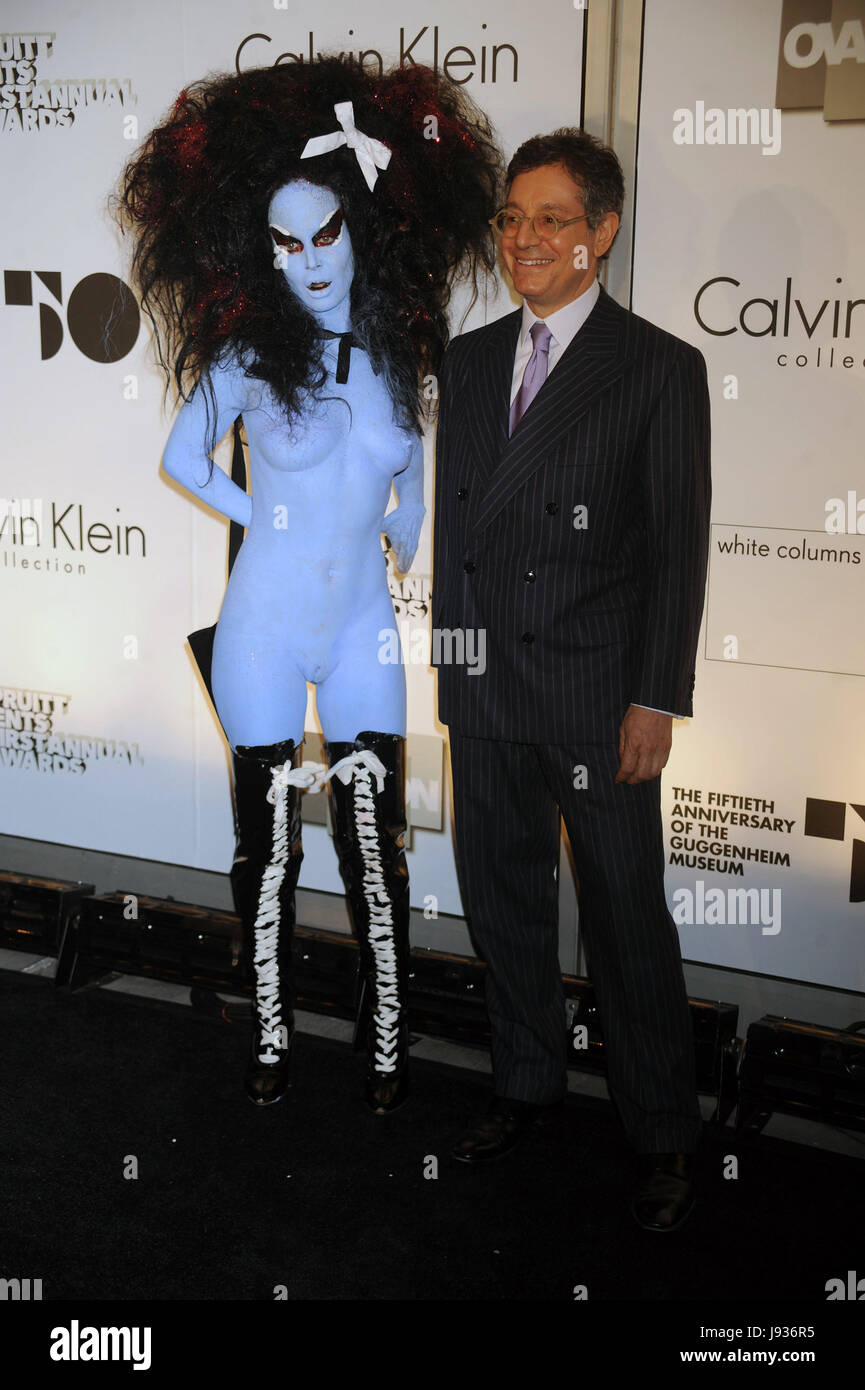 Kembra Pfahler and Jeffrey Deitch at the 1st Annual Guggenheim Art Awards  at the Solomon R. Guggenheim Museum in New York City. October 29, 2009.  Credit: Dennis Van Tine/MediaPunch Stock Photo - Alamy