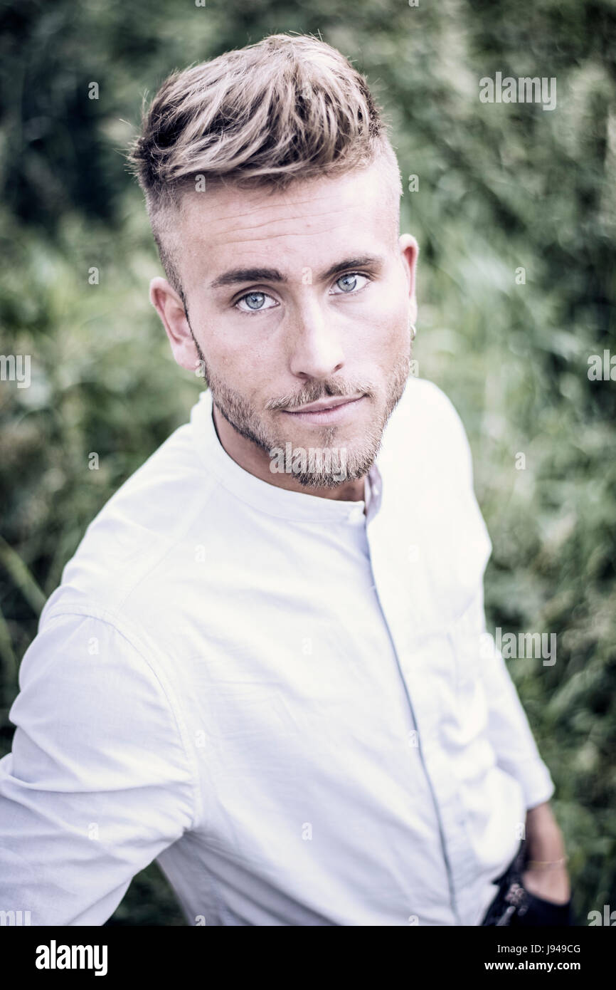 Blond hair blue green eyes man hi-res stock photography and images - Alamy