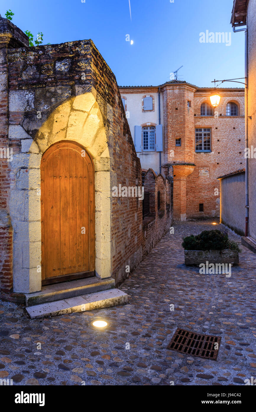 France, Tarn et Garonne, Auvillar, labelled Les Plus Beaux Villages de France (The Most beautiful Villages of France), Obscure street in the evening Stock Photo