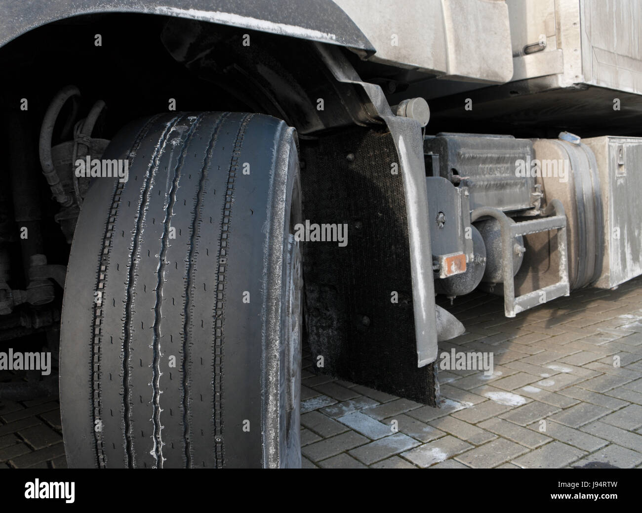 wheel, grooves, road, rubber, truck, lorry, street, tyre, tire, tyres