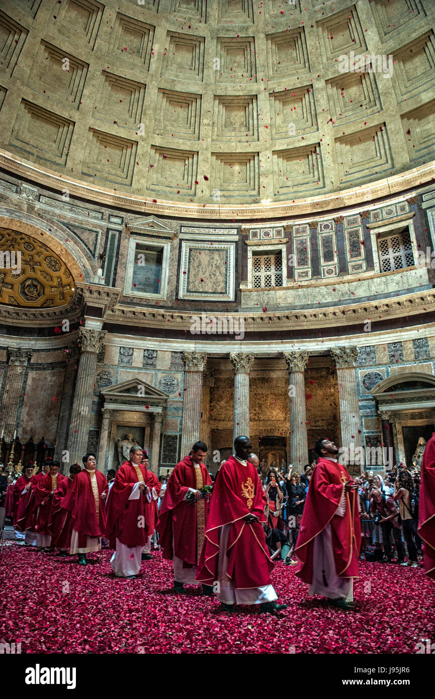 Rome, Italy. 04th June, 2017. The priests going out from Pantheon of Rome, Italy, after the Pentecost missa, during the throw of the roses by the hole of the dome Credit: Realy Easy Star/Alamy Live News Stock Photo