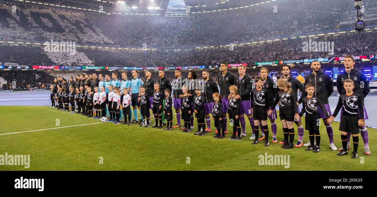Cardiff, Wales. 3rd June, 2017. Two team group line-up Football/Soccer : UEFA  Champions League Final match between Juventus 1-4 Real Madrid at Millennium  Stadium in Cardiff, Wales . Credit: Maurizio Borsari/AFLO/Alamy Live