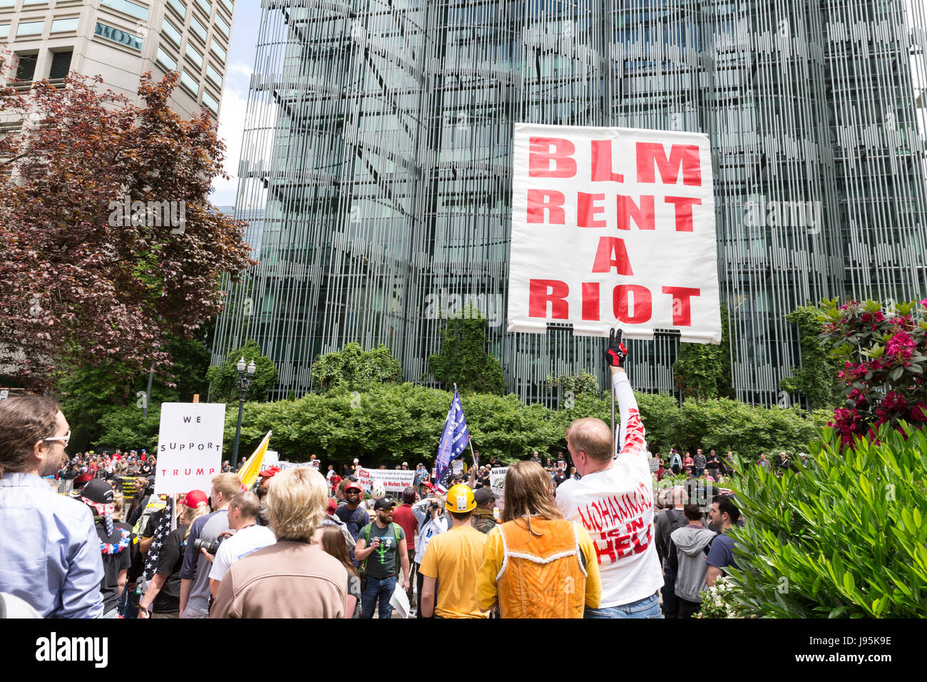 Portland, United States. 04th June, 2017. Portland, Oregon: Supporters at the Trump Free Speech Rally Portland. Organized by Joey Gibson, a leader of the Patriot Prayer group, the rally in downtown Portland featured right-wing nationalist Kyle Chapman and speakers in support of free speech and President Trump. Credit: Paul Gordon/Alamy Live News Stock Photo