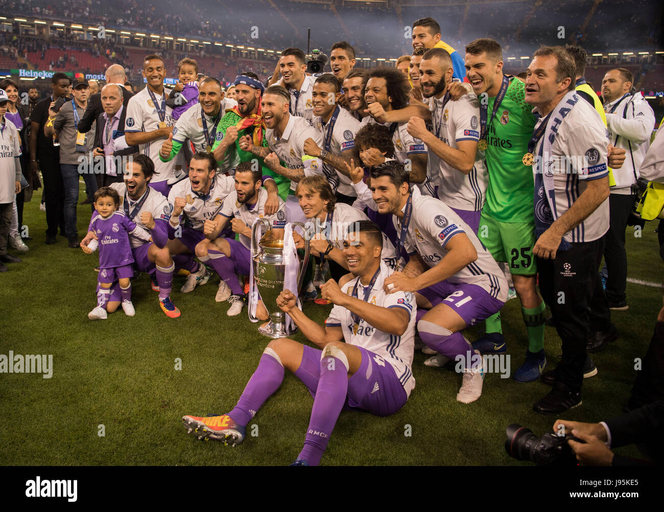 Cardiff, Wales. 3rd June, 2017. Real Madrid team group Football/Soccer : Real Madrid players celebrate with the trophy after winning the UEFA Champions League Final match between Juventus 1-4 Real Madrid at Millennium Stadium in Cardiff, Wales . Credit: Maurizio Borsari/AFLO/Alamy Live News Stock Photo