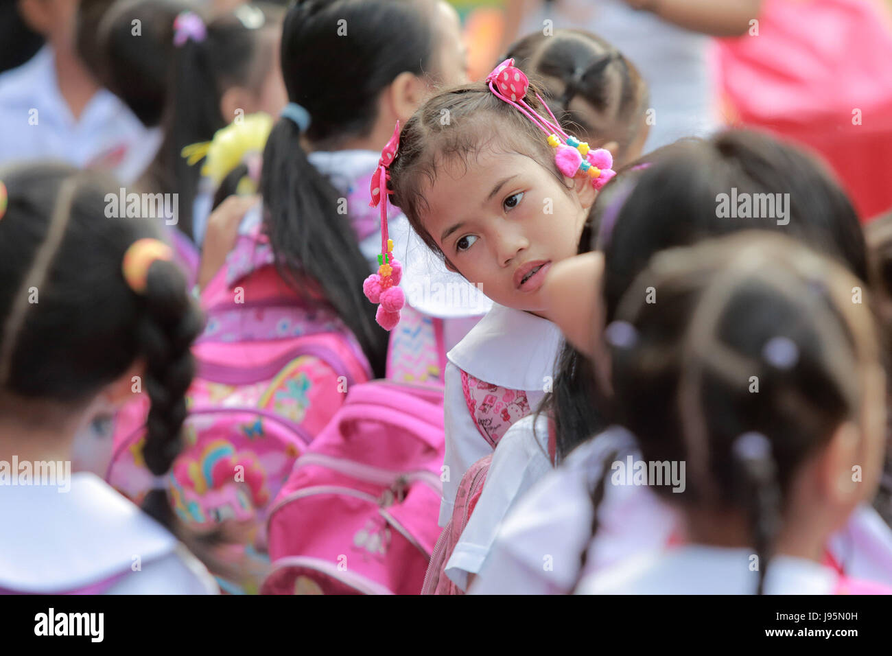 Quezon City, Philippines. 5th June, 2017. Students wait for the first day of school inside President Corazon C. Aquino Elementary School in Quezon City, the Philippines, June 5, 2017. Credit: Rouelle Umali/Xinhua/Alamy Live News Stock Photo