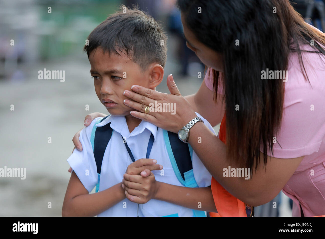 Quezon City, Philippines. 5th June, 2017. A student cries during the first day of school inside President Corazon C. Aquino Elementary School in Quezon City, the Philippines, June 5, 2017. Credit: Rouelle Umali/Xinhua/Alamy Live News Stock Photo