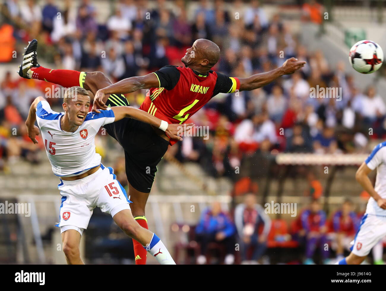 Brussels. 5th June, 2017. Vincent Kompany (R) of Beligum vies with Tomas Soucek of the Czech Republic during an international friendly soccer match between Belgium and the Czech Republic in Brussels, Belgium on June 5, 2017. Beligum won 2-1. Credit: Gong Bing/Xinhua/Alamy Live News Stock Photo