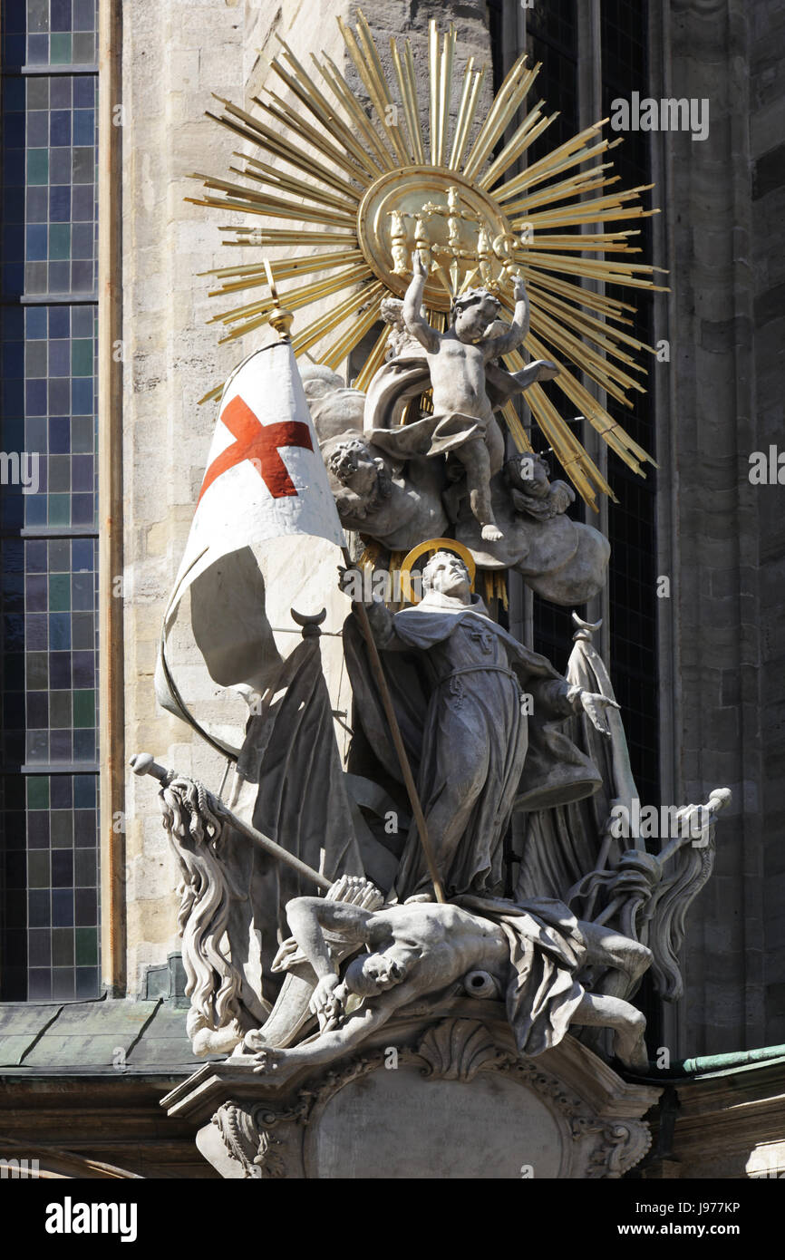 figures stephansdom vienna Stock Photo - Alamy