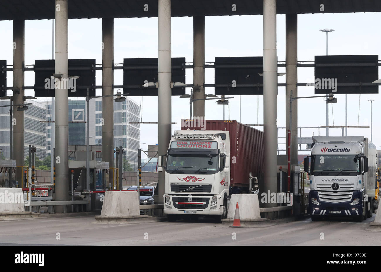 They enter dublin tunnel hires stock photography and images Alamy