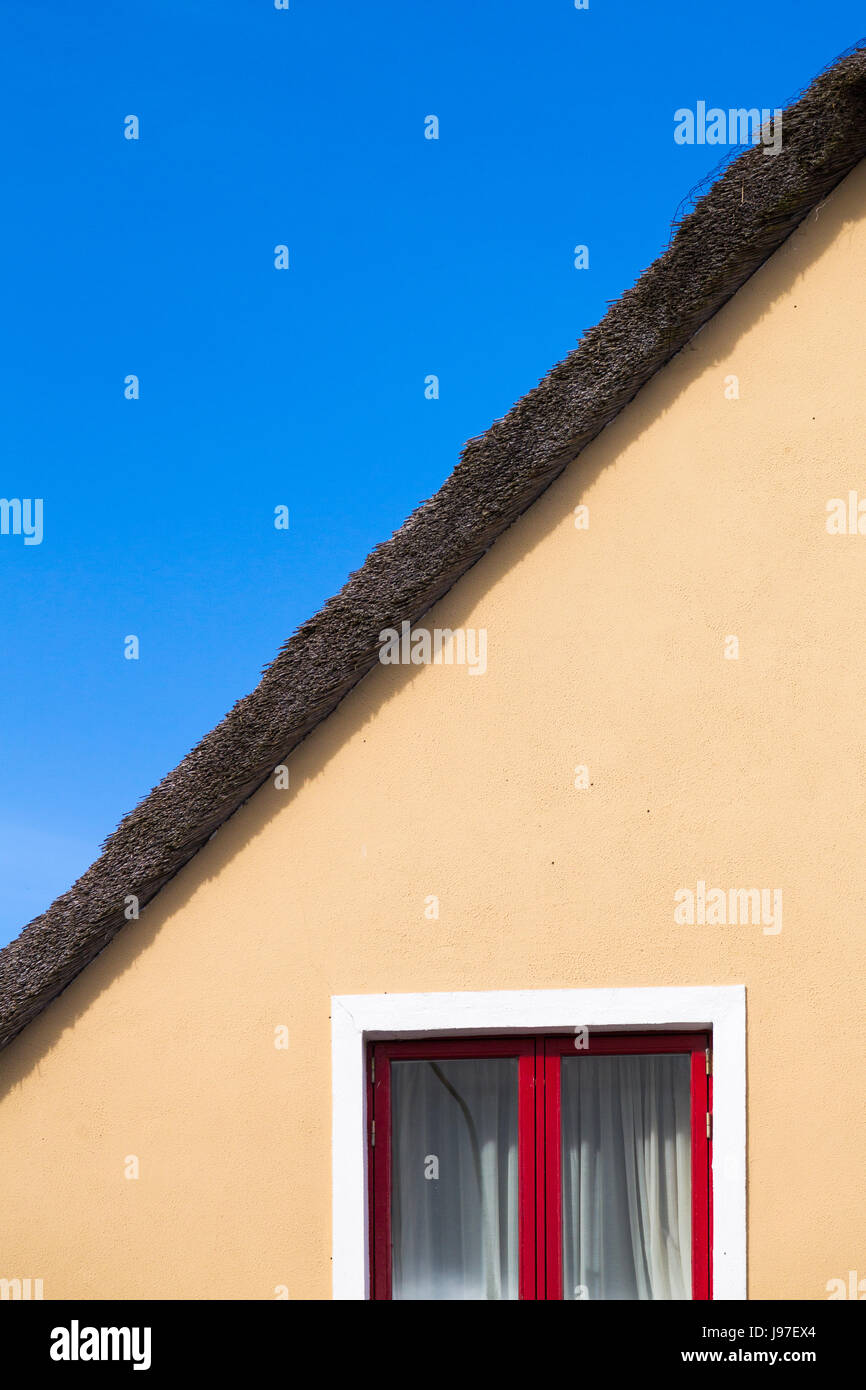 Irish cottage windows hi-res stock photography and images - Alamy