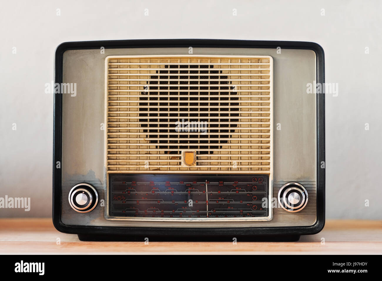 Vintage radio, studio shot Stock Photo - Alamy