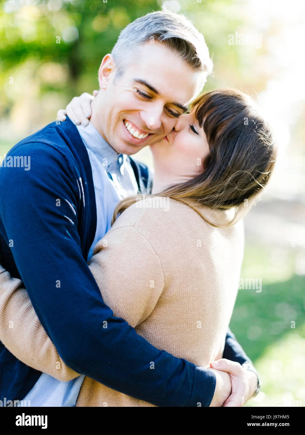 Man kissing woman hi-res stock photography and images - Alamy