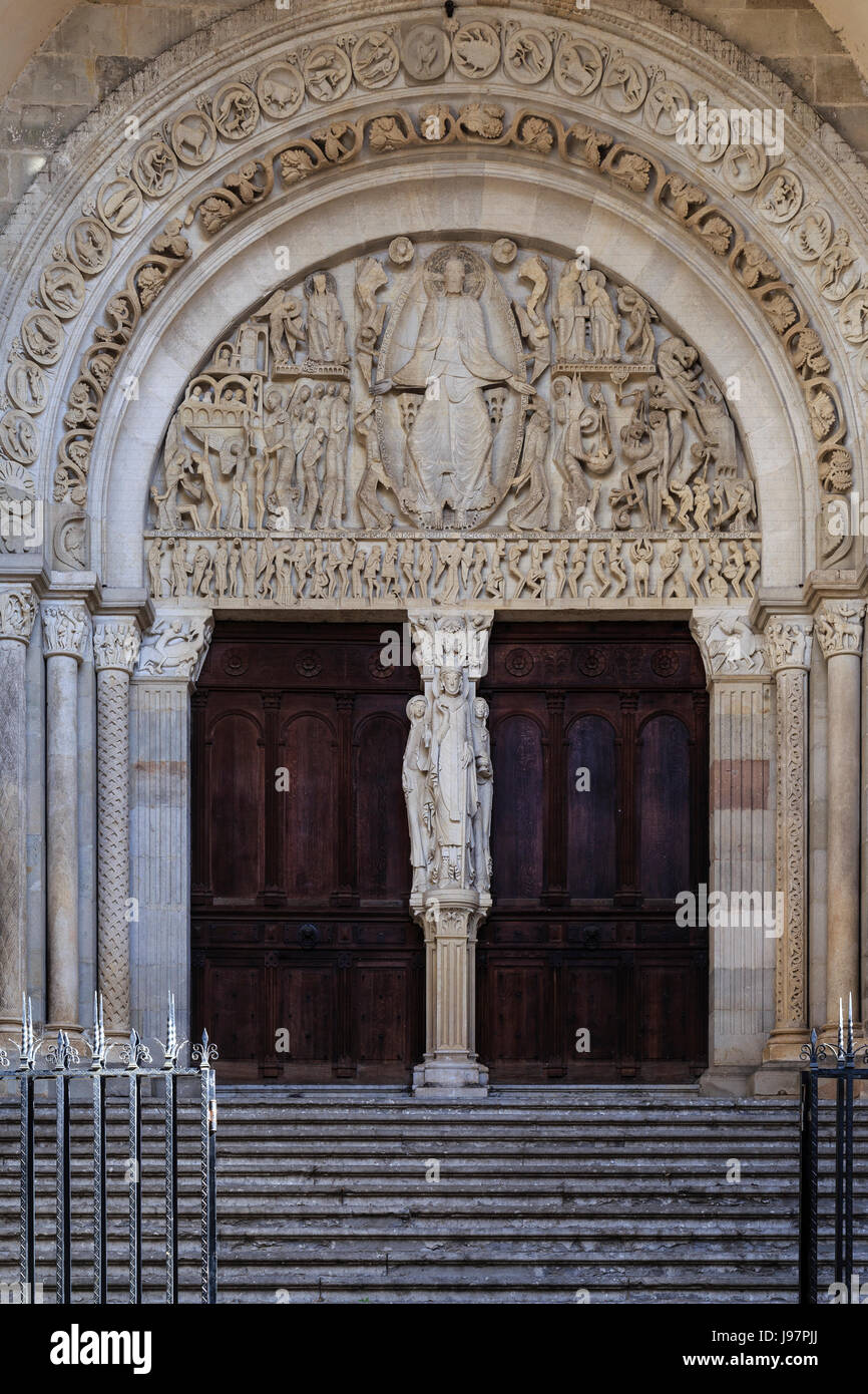 France, Saone et Loire, Autun, Saint Lazare Cathedral, portal and the tympanum of the Last Judgment Stock Photo