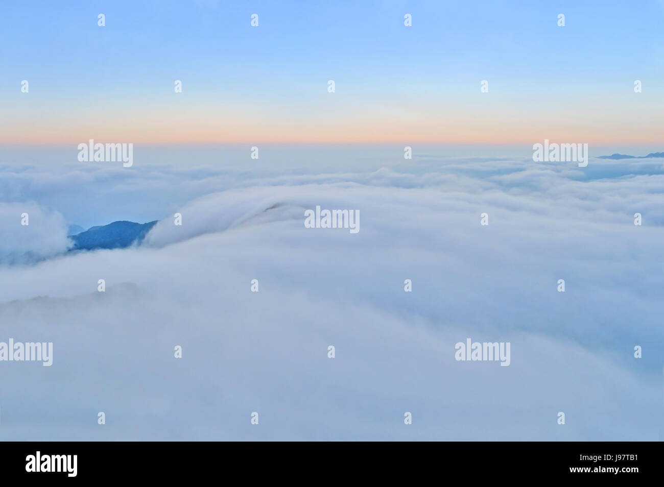 Beautiful himalaya snow mountain hi-res stock photography and images ...