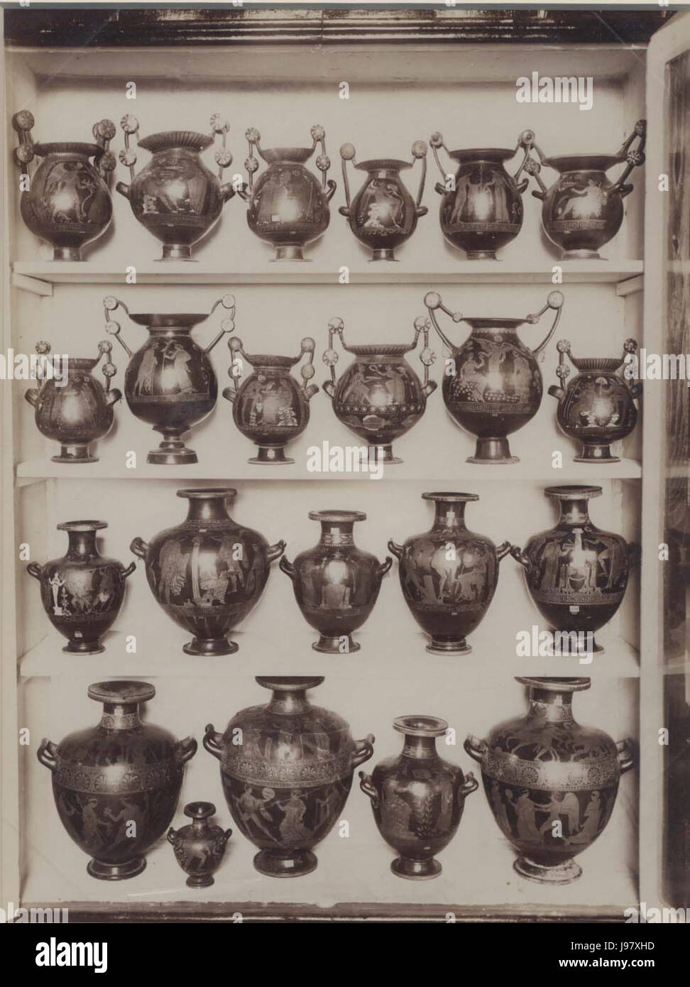 Sommer, Giorgio (1834 1914)   Vasi antichi nel Museo archeologico nazionale di Napoli   04 Stock Photo