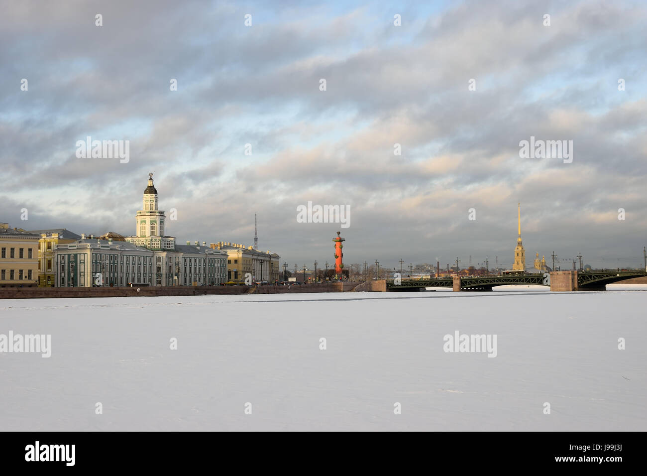 Palace bridge across neva river hi-res stock photography and images - Alamy