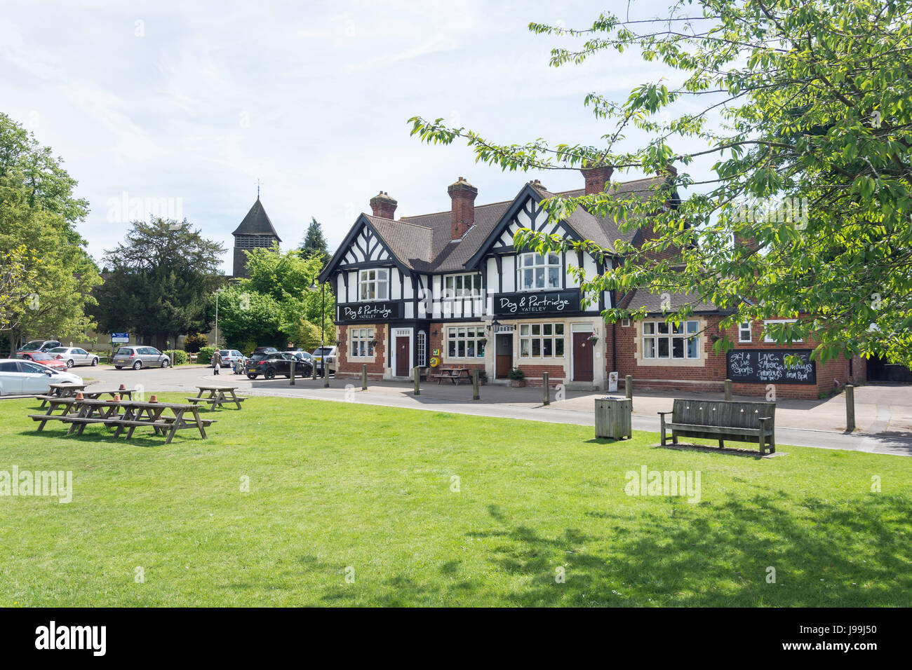 Dog & Parteridge Pub, The Green, Yateley, Hampshire, England, United Kingdom Stock Photo