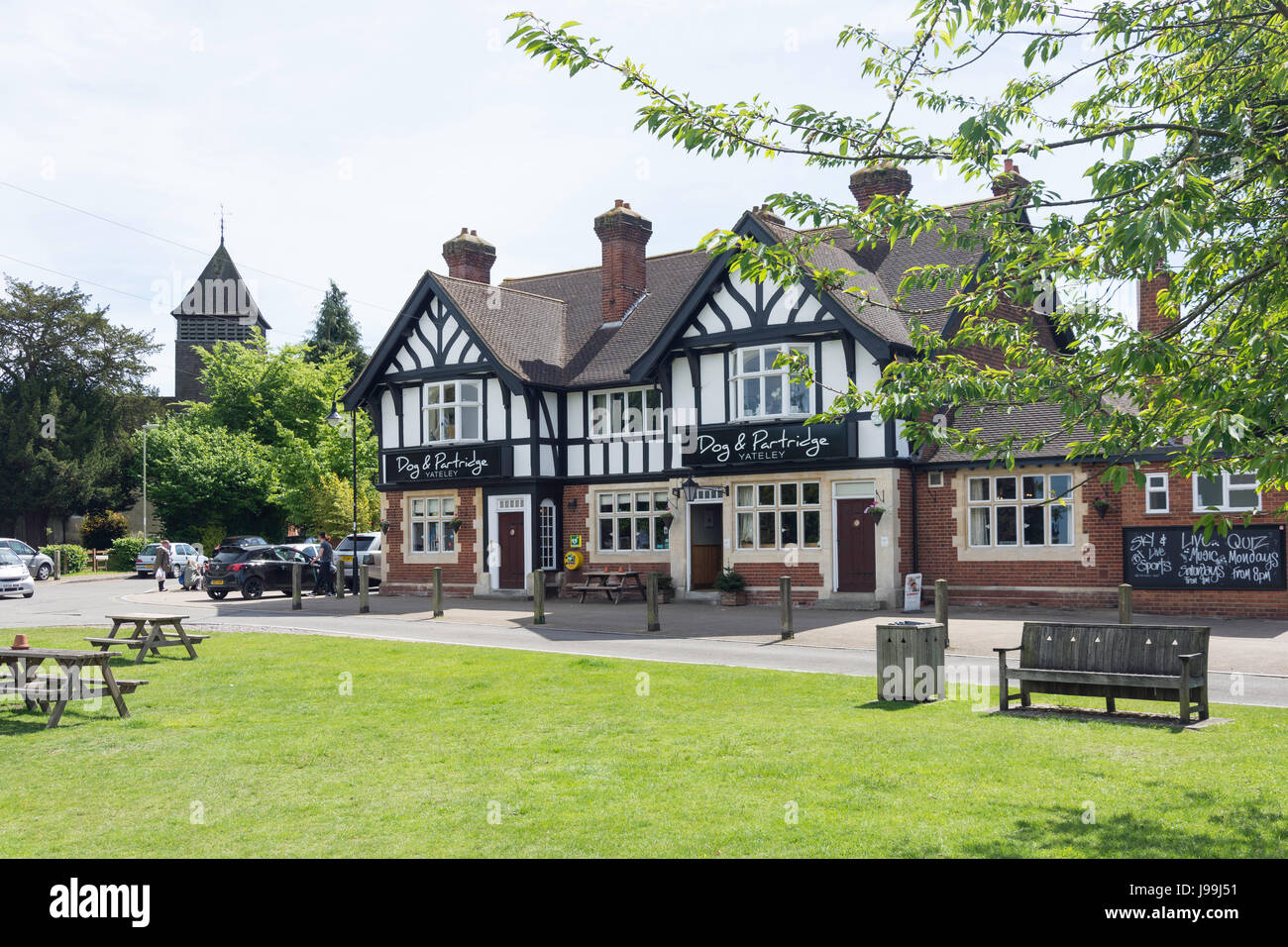 Dog & Parteridge Pub, The Green, Yateley, Hampshire, England, United Kingdom Stock Photo