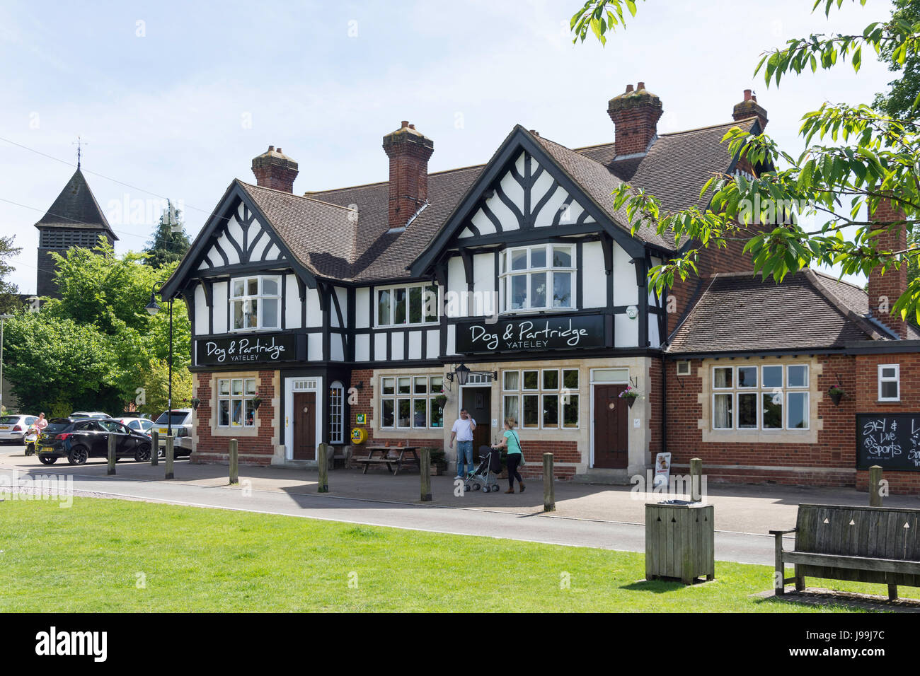 Dog & Parteridge Pub, The Green, Yateley, Hampshire, England, United Kingdom Stock Photo