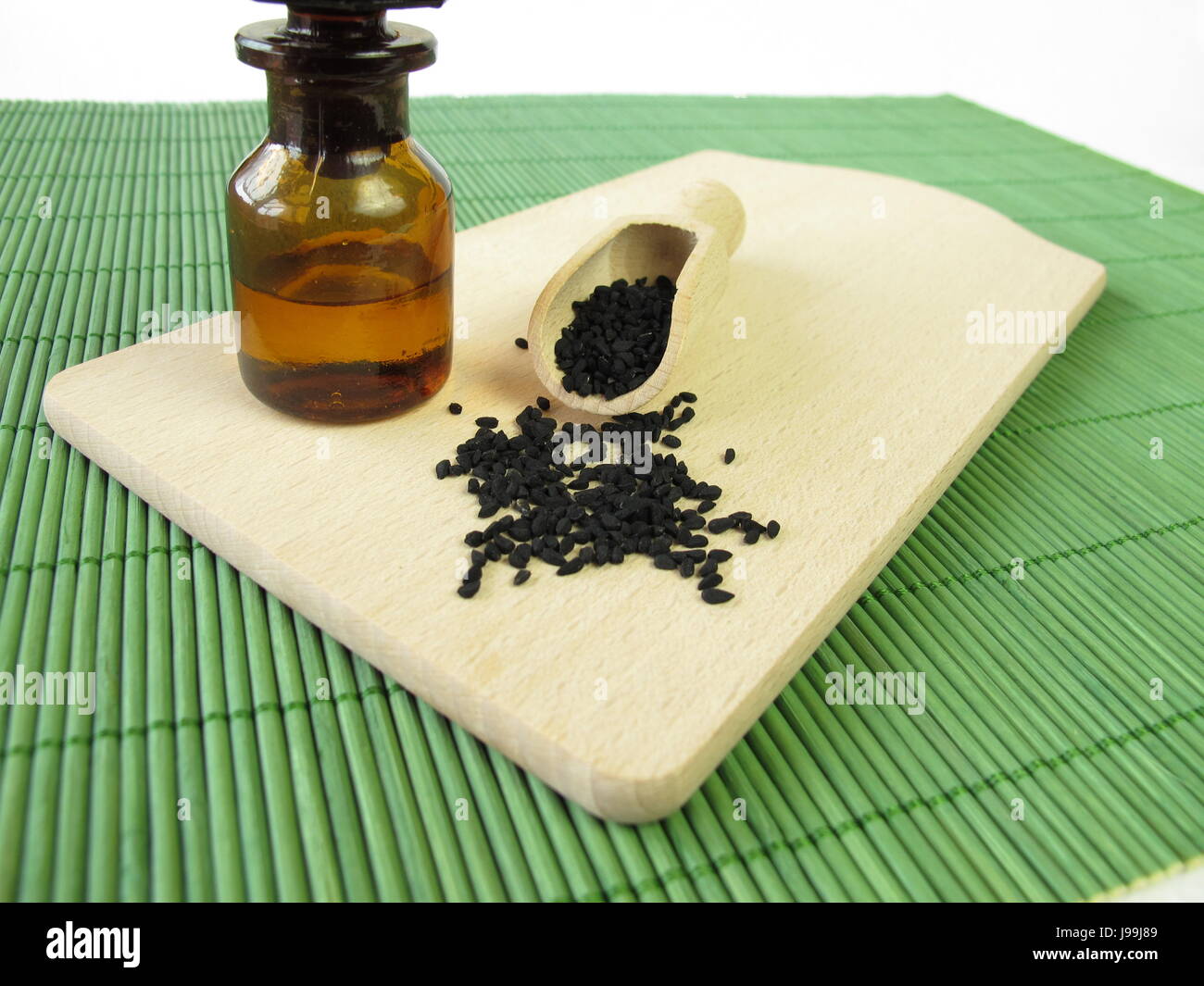 Тмин приправа чем заменить. Масло черного тмина сыродавленное. Тминное лечебные свойства и противопоказания. Семена черного тмина. Масло чёрного тминапольза.