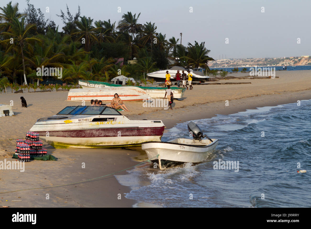 https://c8.alamy.com/comp/J99RRY/boats-in-mussulo-island-luanda-angola-J99RRY.jpg