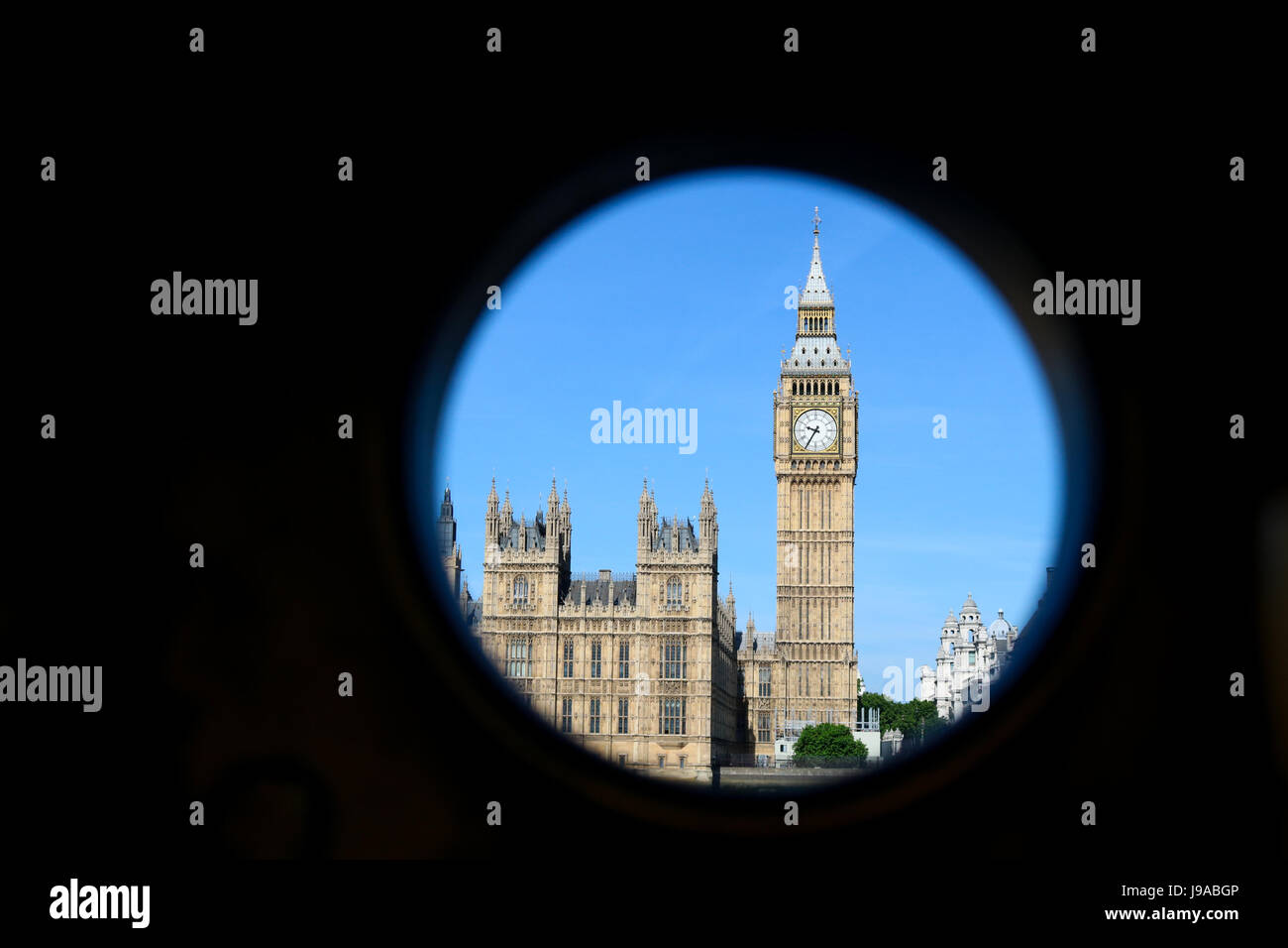 London, UK. 1st June, 2017. Big Ben tower and Palace of Westminster bathed in sunshine with one week left until the British Public go to the polls to decide a new government Credit: amer ghazzal/Alamy Live News Stock Photo